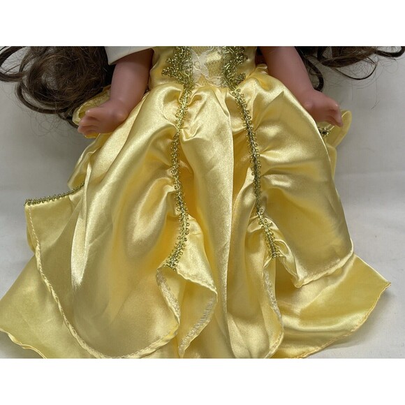 Disney CLASSIC BELLE IN YELLOW GOWN Precious Moments Doll Beauty & The Beast - Picture 4 of 16